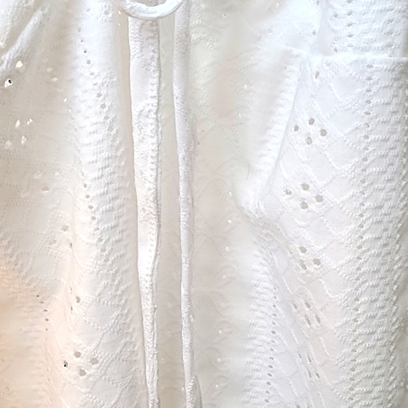 White Eyelet Top with Ruching at the Chest with a Tie, Puff Sleeves, Size 3X - Picture 9 of 9